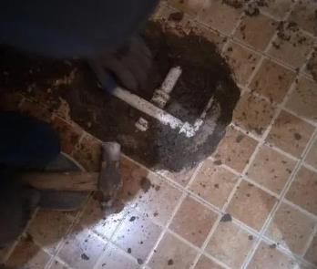 五通桥卫生间漏水维修公司为您分享下卫生间渗水如何处理及注意事项